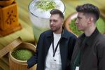 VIDEO | Matcha vs cafea: câtă cofeină are o porție de matcha și cu câte cafele poate fi comparată. Fondatorii GREEN DREAM: „Să ai doza aia de energie, dar să nu te agite pe moment”