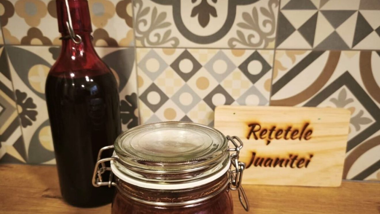 Gem și sirop de căpșuni 2 în 1 / Rețeta rapidă pentru cei care vor să le producă în casă, dar nu au timp (nici chef) de stat în bucătărie ore în șir