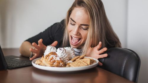 „Este important să putem să savurăm ceea ce mâncăm”. Un psihoterapeut explică de ce educația alimentară trebuie să țintească și latura emotivă a mâncatului