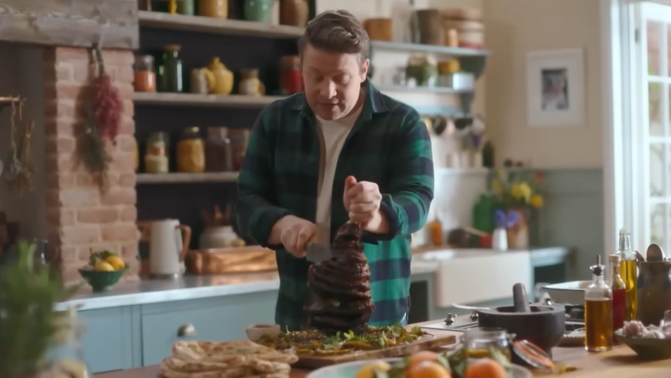 Condimentul secret folosit de Jamie Oliver pentru carnea de miel. Rețeta perfectă de Paște