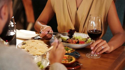 Funcționează sau nu combinarea alimentelor? / Mituri infirmate de știință și exemple, bazate pe dovezi, de combinare benefică a alimentelor