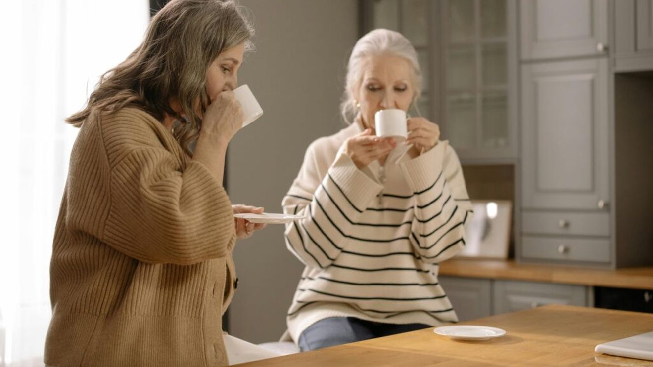 Există alternative naturale la terapia hormonală? Ce alimente ajută la bufeuri și schimbări de dispoziție / Soia și sunătoarea s-au dovedit eficiente