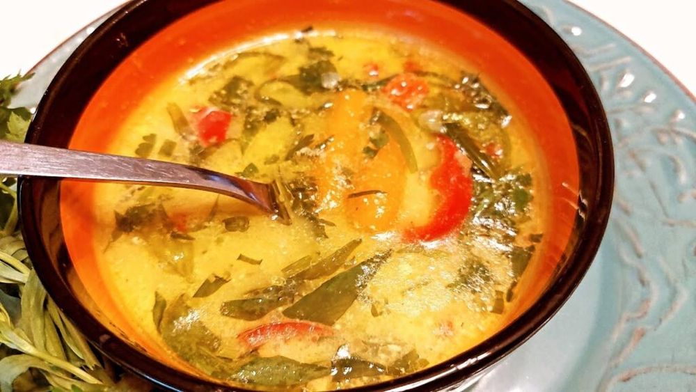 Ciorbă de miel ca la stână, secretul unei rețete simple pe care doar ciobanii îl știu / Se prepară cu doar câteva ingrediente, în cantitate mare, la foc domol