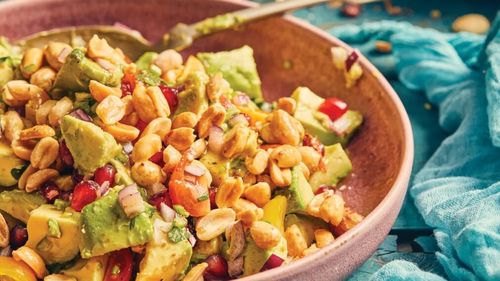 Salată Chaat cu arahide și avocado / Este răcoroasă, cu arome citrice, excelentă pentru un prânz rapid într-o zi caniculară