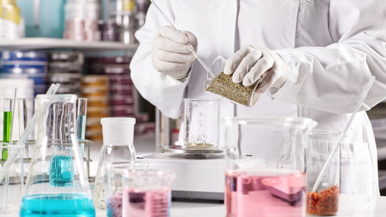 Substanțele chimice persistente (poluanți eterni) din produse de zi cu zi ar putea grăbi îmbătrânirea organismului / Un studiu sugerează că bărbații între 50 și 64 de ani sunt cei mai vulnerabili