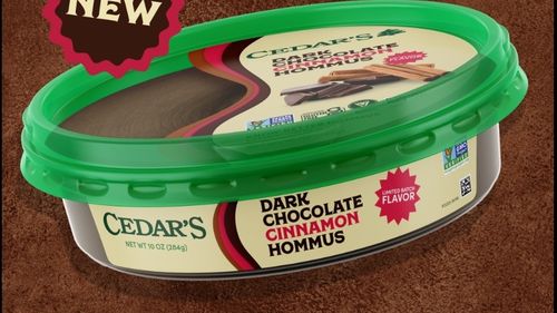Un brand de produse mediteraneene a lansat o ediție limitată de hummus cu aromă de ciocolată neagră și scorțișoară. Preparatul poate fi „servit cu fructe, turnat peste produse de patiserie sau savurat direct cu lingura”