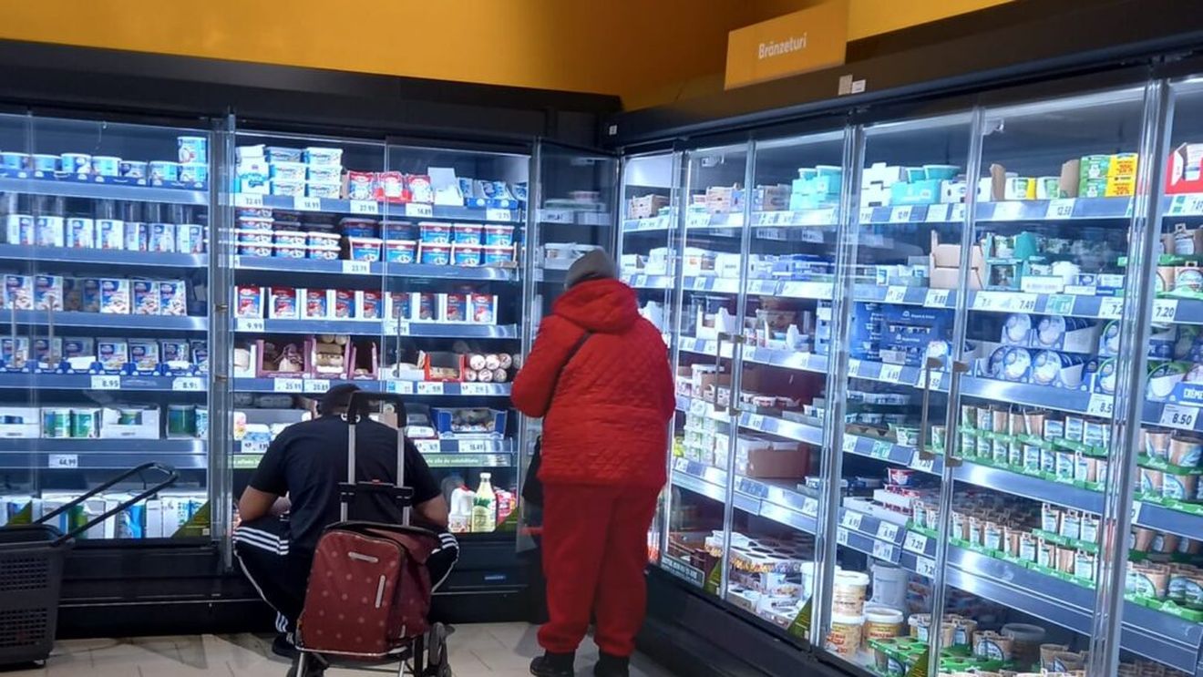 VIDEO | Reportaj: Cum a fost prima zi de boicot în supermarketurile din Berceni / Oamenii veniți la cumpărături, împărțiți în două tabere / „Pe banii noștri, cumpărăm de unde vrem!” / ”Susținem boicotul, dar trebuie să mâncăm și noi! Aici e mai ieftin”