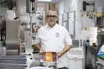Înghețata „La Roja”, desertul creat pentru suporterii Spaniei la Cupa Mondială/Ea are spirale de zmeură și mango, care reproduc culorile steagului spaniol/ Rețeta va fi disponibilă în peste 1.000 de gelaterii artizanale