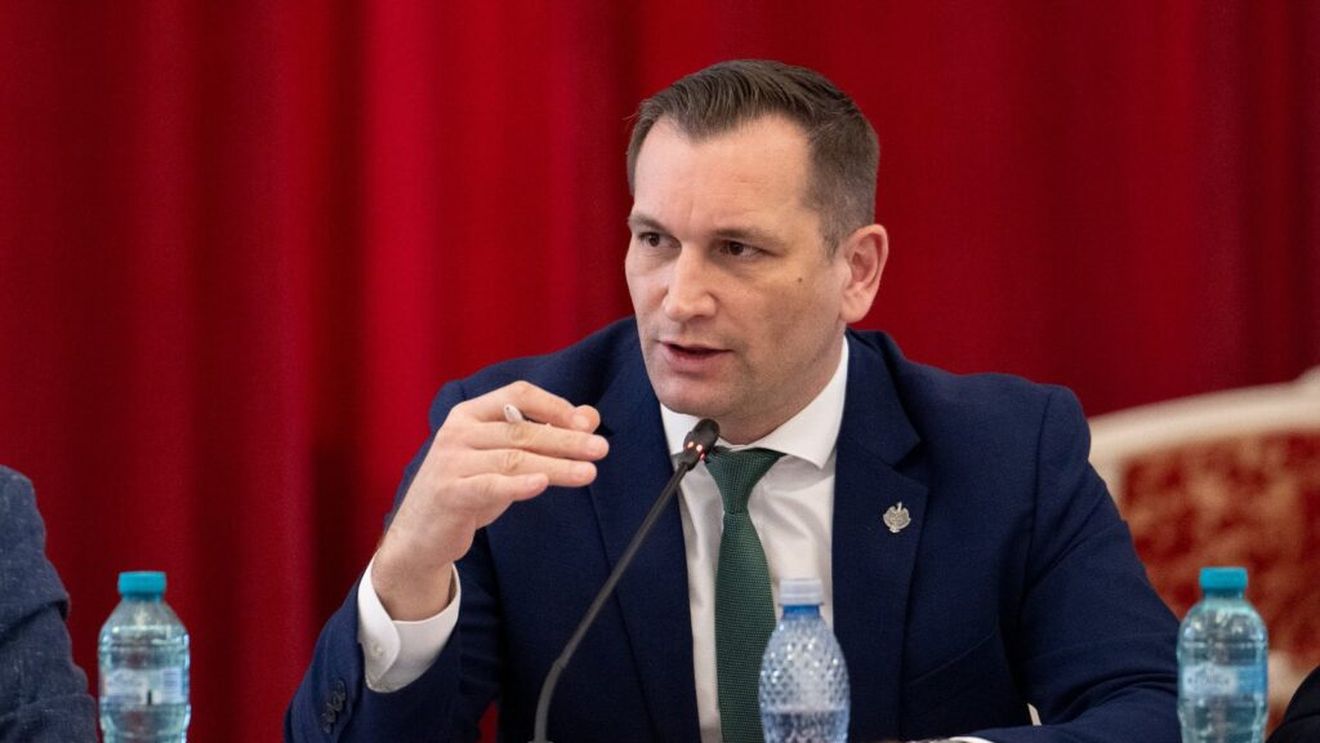 Președintele Comisiei pentru agricultură din Senat, Sebastian Cernic, critică sprijinul pe suprafață: „Din păcate, foarte mulți bani din partea Uniunii Europene se duc către niște persoane care nu produc valoarea adăugată sau nu au producții”