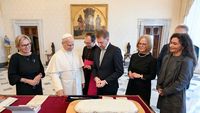 Stollen de patru kilograme, transportat cu mașina până la Vatican / Prăjitura tradițională germană era prea fragilă pentru avion