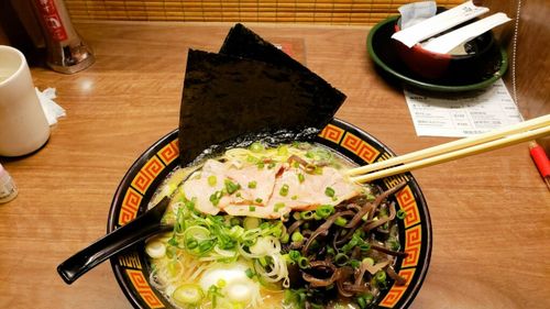 Ramen - cum îl prepară și îl consumă japonezii/ Acest preparat, la modă în toată lumea, în Japonia are un ritual aparte/ Este gătit în ore și mâncat în câteva minute