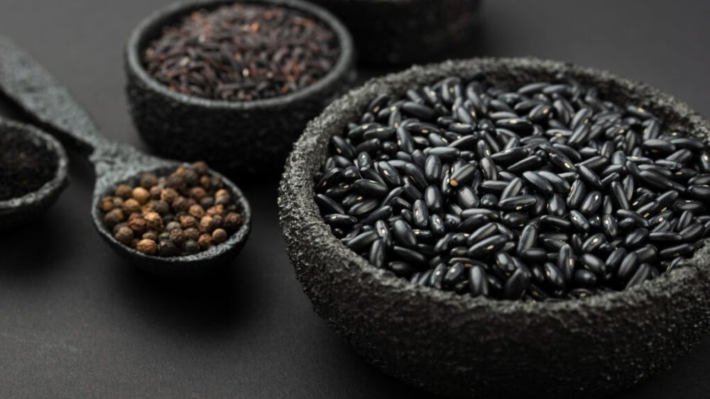 După excesele de sărbători, un aliat neașteptat pentru colesterol și greutate / Doar o linguriță pe zi din aceste semințe te va ajuta să scapi rapid de kilogramele în plus, arată mai multe studii