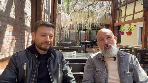 VIDEO | Connaisseur fără ifose (Ep. 74): De la linii de cod la note de degustare: cum a ajuns un expert IT cu carieră internațională să devină somelier și competitor în lumea vinului