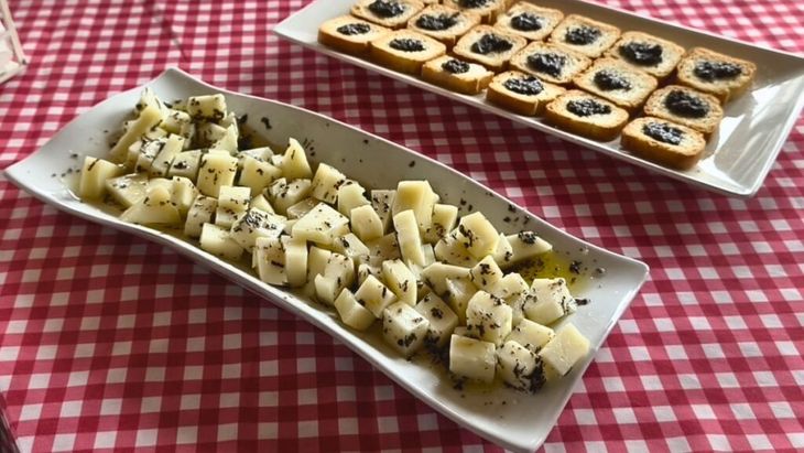 VIDEO FOTO | Cum poți transforma cele mai banale gustări în preparate gourmet/ Am degustat tapas cu trufă negră la o punct gastronomic din nordul Spaniei