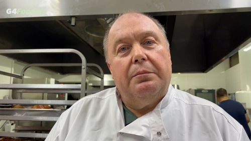 „Am pregătit 200 de porții de ciolan cu fasole de 1 Decembrie. Mâncarea asta a devenit tradițională de Ziua Națională, așa cum micii au devenit tradiționali de 1 Mai” - Dionisie Ionescu, owner restaurant