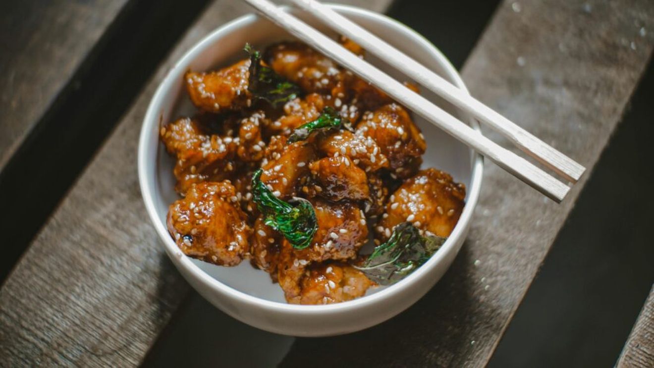 IA mi-a propus trei rețete diferite pentru aceleași ingrediente pe care le am în frigider. Ce ar trebui sa îl întrebi pe ChatGPT când ai nevoie de asistență pentru gătit