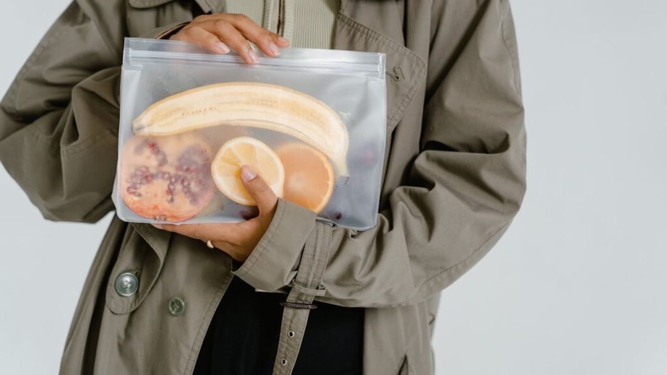 Materiale plastice naturale și biodegradabile pentru ambalajele de uz cotidian, create de cercetători din Australia