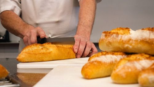 VIDEO De ce majoritatea brutăriilor artizanale din România nu folosesc făină produsă pe piața locală: Avem nevoie de făină puternică, cu calități constante / Fermier: Există producție de grâu românesc de proastă calitate