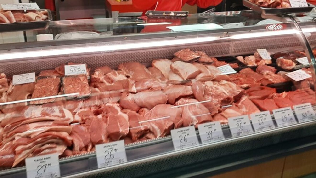 ANALIZĂ LA RAFT | Cât costă 1 kilogram de carne de porc, înainte de sărbători / Contrar zvonurilor, acest produs nu lipsește din magazine și se comercializează la prețuri „normale”. În marile rețele sunt și promoții