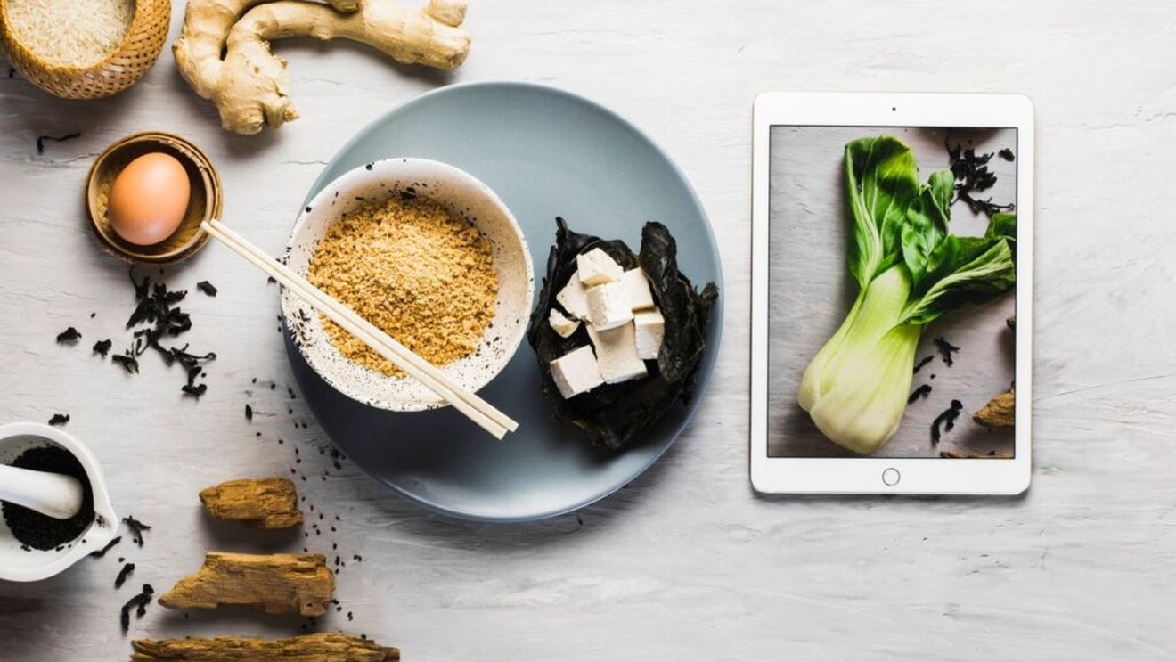 Cum ar putea arăta adevarata mâncare sănătoasă a viitorului și cum se împacă practicitatea de consum cu sustenabilitate. Nu e vorba de greieri sau alte insecte, nici de simple alternative la carne