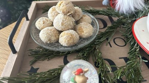 Ceva dulce | Bulgărași cu nucă – desertul simplu și delicios care îți aduce aminte de copilărie (VIDEO)