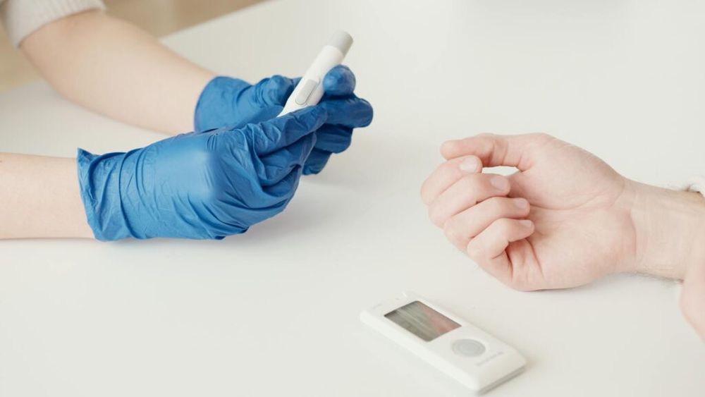 O nouă eră în lupta contra diabetului? Insulina "inteligentă" răspunde în timp real la modificarea nivelului de zahăr din sânge. Persoanele cu diabet de tip 1 ar putea, în viitor, să-şi administreze doza doar o dată pe săptămână
