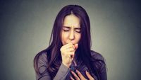 Te chinuie tusea? Mierea, cimbrul și ghimbirul se numără printre alimentele care pot calma simptomele / Ce efect are, în schimb, ananasul