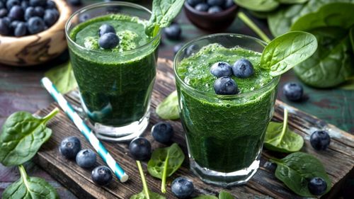 De la quinoa la spirulină: câteva din cele mai bune superalimente și beneficiile lor pentru sănătate / Fructele de acai pot combate efectele îmbătrânirii