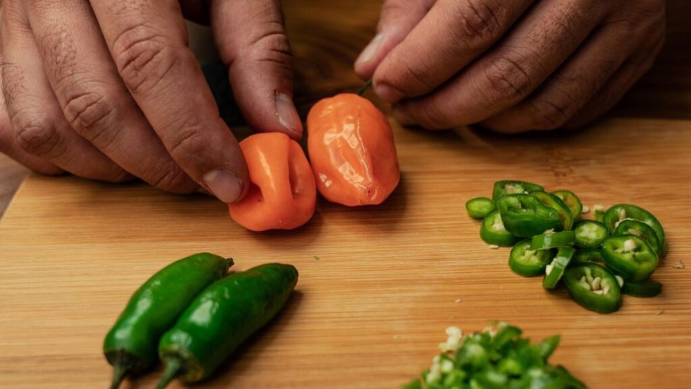 Un nou soi de ardei iute, obținut la Buzău, are șanse să devină cel mai picant din lume, depășind recordul actual stabilit de Pepper X: „Avem și o denumire propusă: Halep”