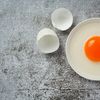 Ce arată culoarea gălbenușului despre calitatea oului / Nuanța portocalie nu garantează o valoare nutritivă mai mare