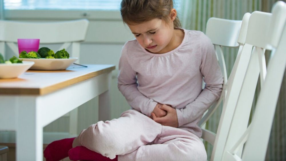 EXCLUSIV Dr. Raluca Ghionaru: „Mâncatul compulsiv poate să fie un semn al unei afectări psihice la copil” / Cel puțin 50% dintre copiii cu dureri abdominale funcționale au niveluri ridicate de anxietate