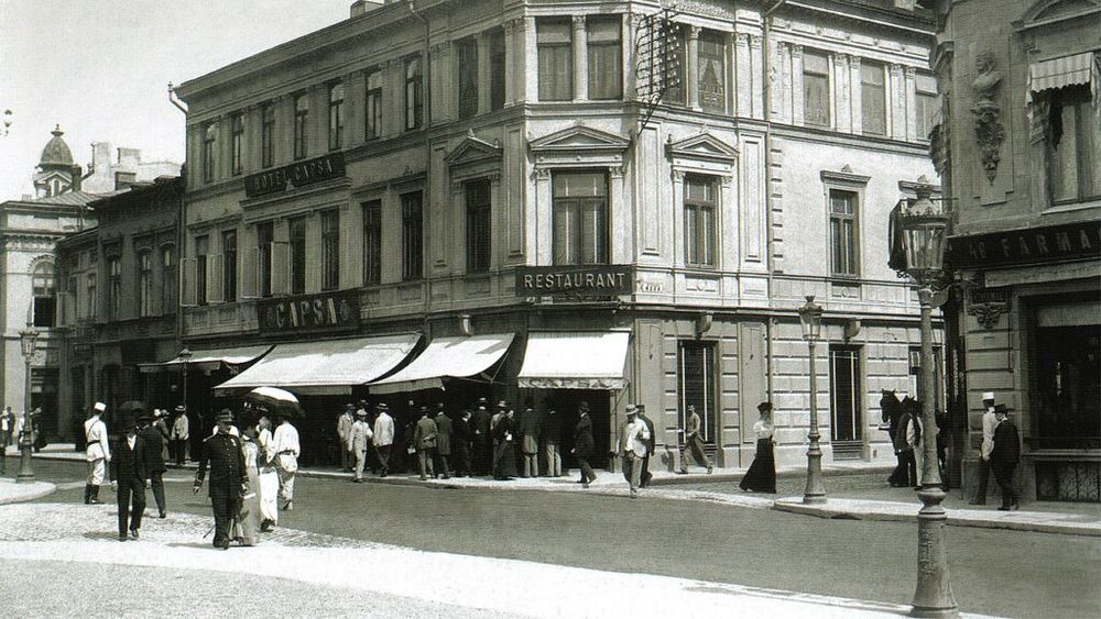 Povești mai puțin știute | Ce a scris primul critic culinar străin, după ce a vizitat restaurantele din București: „Caviarul, cel mai cunoscut produs al ţării, este un fel de mâncare splendid” / „Prețurile de la Capșa sunt preţurile unui restaurant parizian bun”