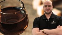 INTERVIU | Detartrajul, calea de a menține dinții sănătoși / Dr. Fadi Cherry (stomatolog): „Nu mănânci și nu bei nimic două ore după procedură, iar ulterior, eviți cafeaua, vinul roșu și ceaiul negru, pentru că pigmentează dantura”