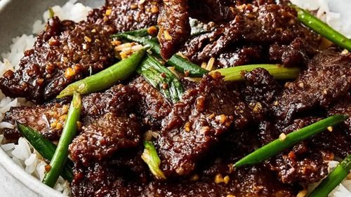 VIDEO | Vită mongolă, pentru un prânz rapid și delicios / Rețeta inspirată din bucătăria asiatică poate fi servită cu orez sau tăiței