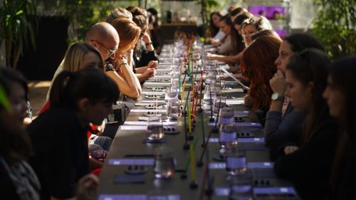 În jurul mesei sau cum poate un prânz să-ți schimbe viața (Parteneriat)