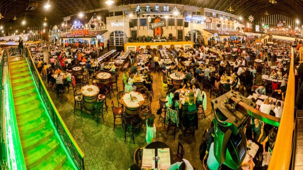 Beraria H, închisă temporar după ce inspectorii ANPC au găsit gândaci în mai multe zone din interior. Amendă de 30.000 de lei