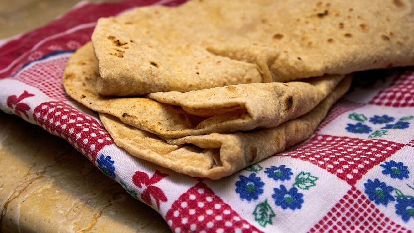 Cea mai rapidă pâine plată. Piadina romagnola, nu trebuie dospită, se face rapid și ușor. Pliată, umplută, rulată, tăiată bucățele sau întreagă precum turtele bunicii