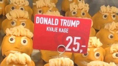 O patiserie din Copendaha îl ironizează pe președintele Trump cu o prăjitură inspirată de imaginea sa. Ideea desertului-caricatură pleacă de la tradiția locală de a oferi o prăjitură sub formă de gâscă cuiva care a greșit flagrant