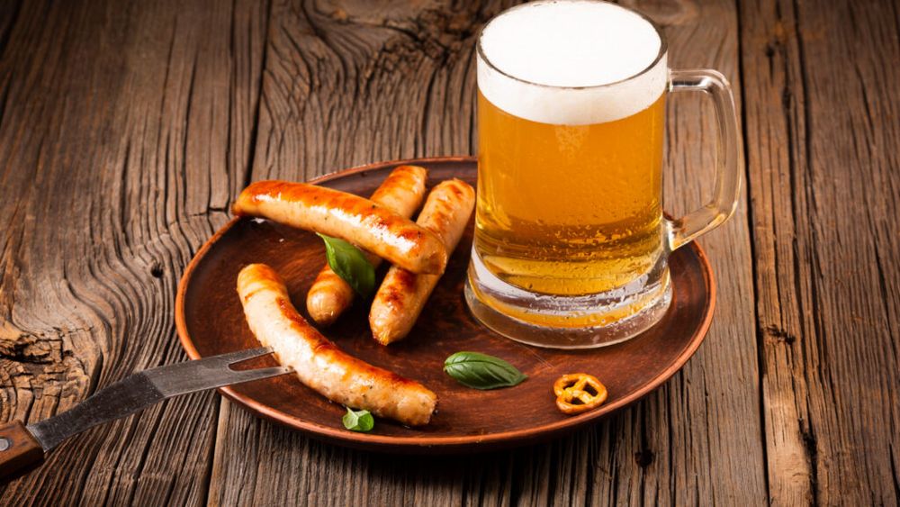 Cârnatul care a devenit simbol național al elvețienilor / Povestea cervelasului, alimentul nelipsit de la niciun grătar