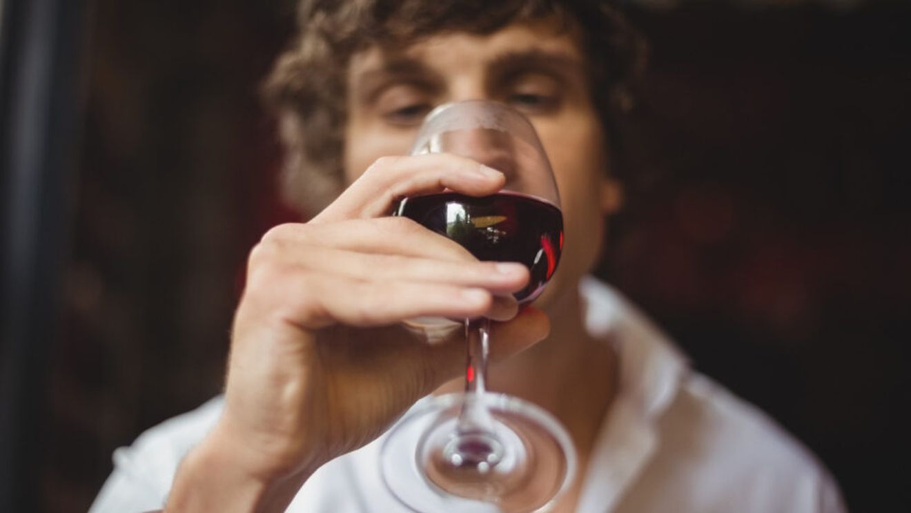 Românii aleg vinul în detrimentul berii / Ce spun cele mai recente date ale Institutului Național de Statistică