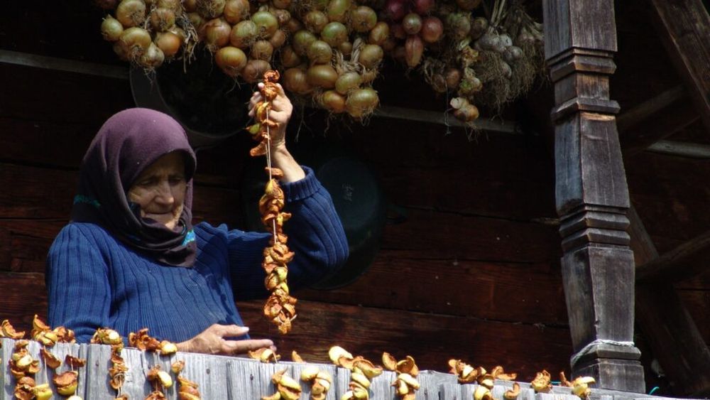 Viața în post a țăranului român din trecut: Credințe populare privind alimentația și stilul de viață, reactualizate în prezent drept veganism și fasting