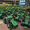 O colecție de peste 500 de modele John Deere, vândută la licitație pentru 24.000 de lire sterline/ Un singur tractor a ajuns la 670 de lire