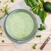 Supă cremă rece cu avocado, gata în 10 minute. Rețeta perfectă pentru zilele caniculare