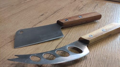 VIDEO. ABC în bucătărie - Cuțitele pentru tăiat brânză sunt de tipuri și forme diferite și fiecare este utilizat pentru un anumit fel de brânză