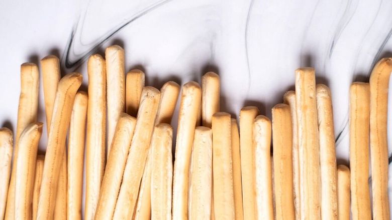 Povestea facinantă a grisinelor. Unde au fost inventate și de ce pot fi o alternativă la pâine