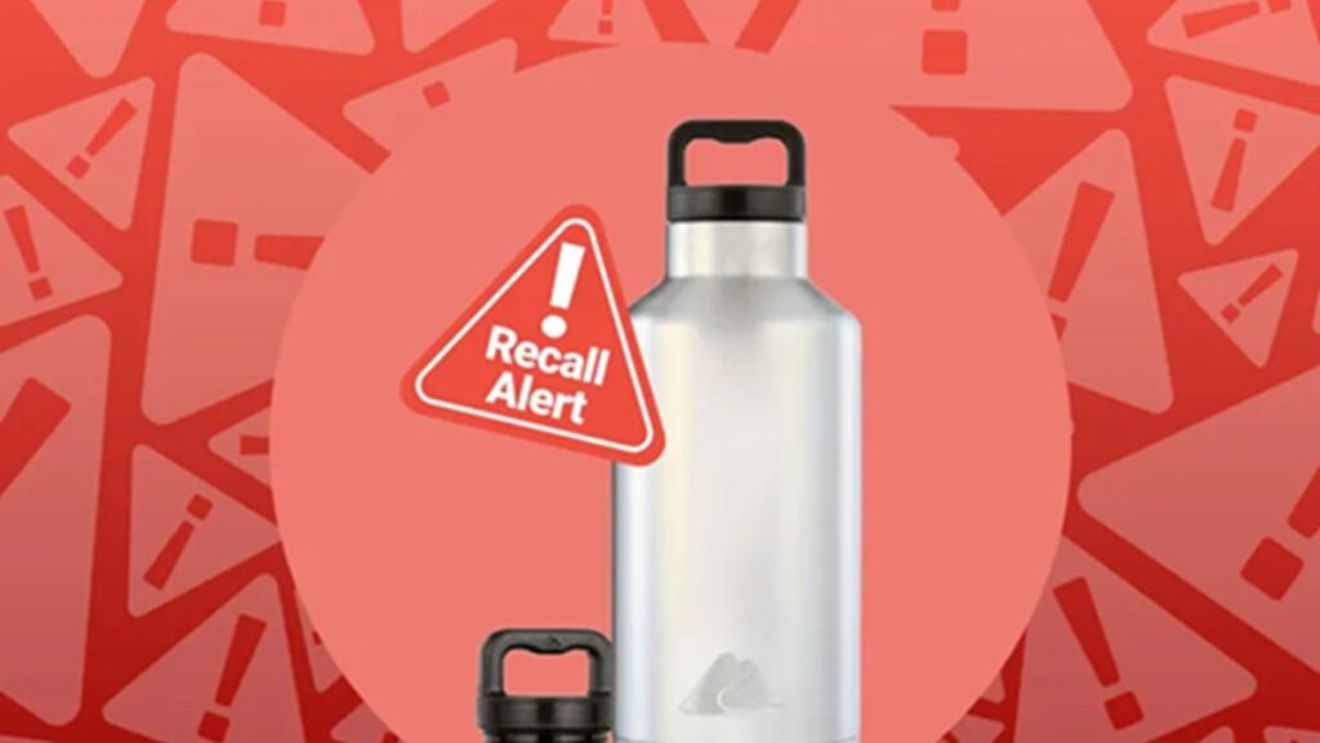 Walmart retrage 850.000 de sticle termoizolante Ozark Trail / Două persoane au suferit pierderi permanente de vedere după ce capacele s-au desprins violent la deschidere și au provocat leziuni grave