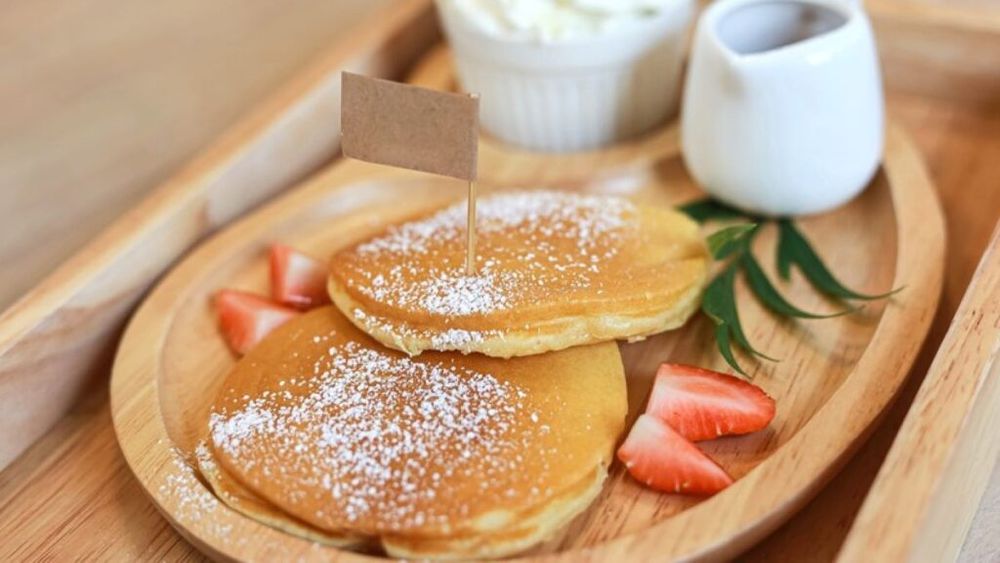 Cele mai pufoase și mai dietetice clătite pentru micul dejun. Pancakes proteice din albușuri și făină de ovăz, cu un conținut de grăsimi care tinde spre zero, în combinații dulci sau sărate