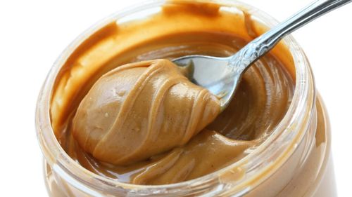 Ce se întâmplă în corpul tău dacă mănânci unt de arahide în fiecare zi / Nutriționiștii explică impactul consumului zilnic al acestui produs delicios