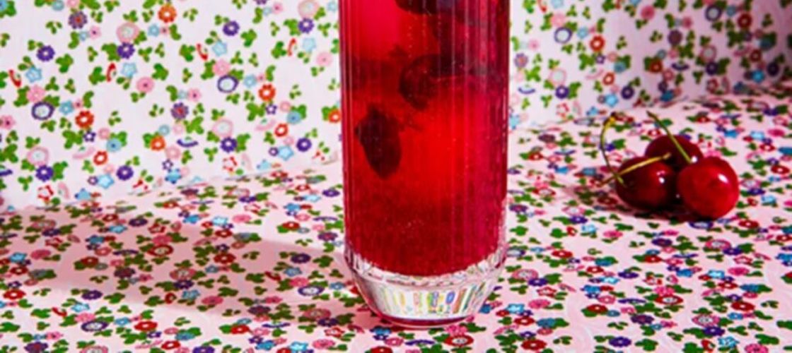 De ce Generația Z renunță la cafeaua clasică/ Băuturile reci, personalizabile și „instagramabile” cuceresc piața/ TikTok transformă băutura în fenomen!