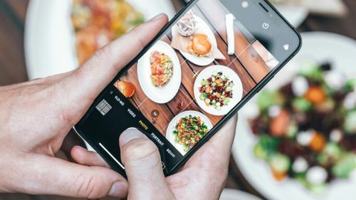 Cum te convinge TikTok să mergi la restaurant fără să-ți dai seama / De la clip viral la comandă și loialitate